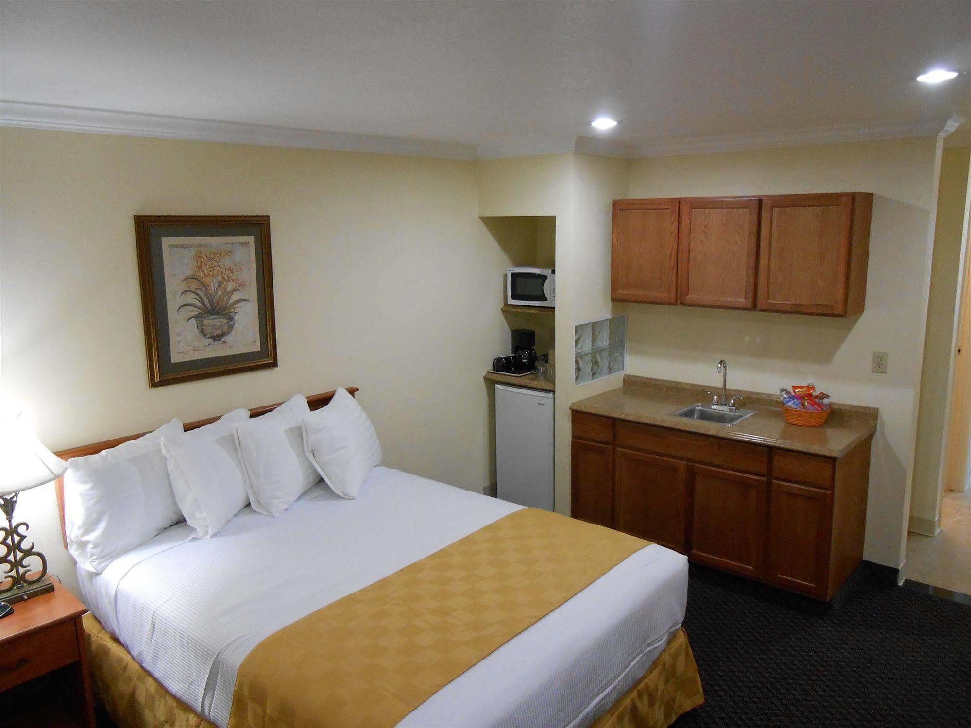 Best Inn & Suites Buena Park Exterior photo
